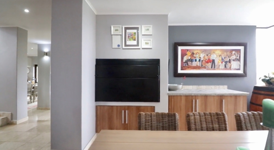 5 Bedroom Property for Sale in Oubaai Western Cape